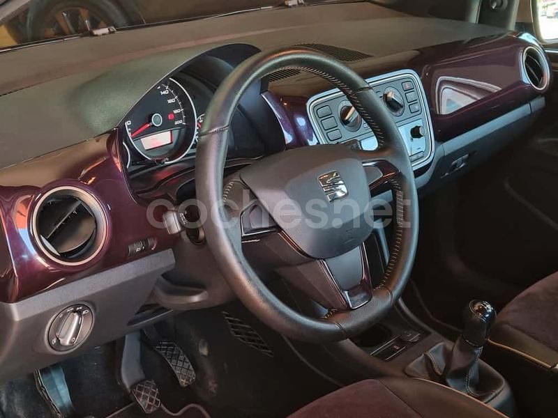 Usado Seat Mii Cosmopolitan 60 CV (44 kW) 2018 Violeta / lila Utilitario