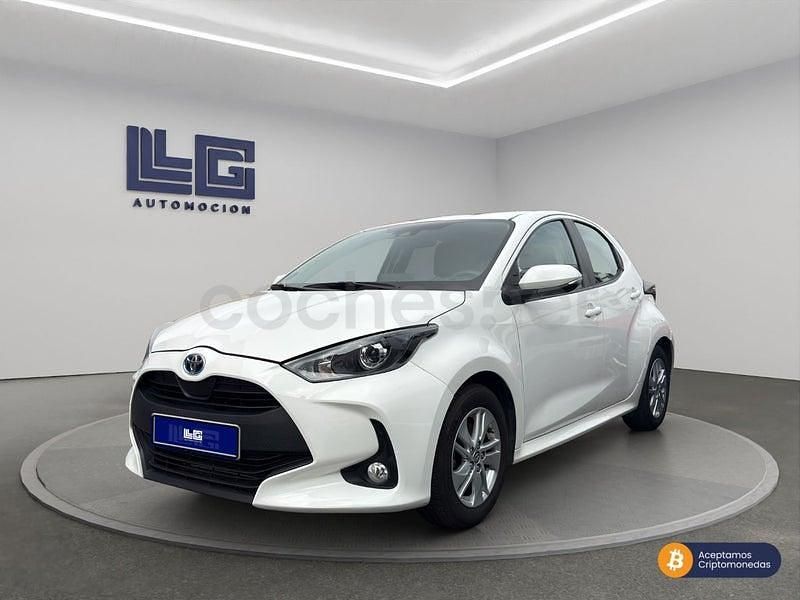 Usado Toyota Yaris Hybrid Active 116 CV (85 kW) 2023 Blanco Berlina