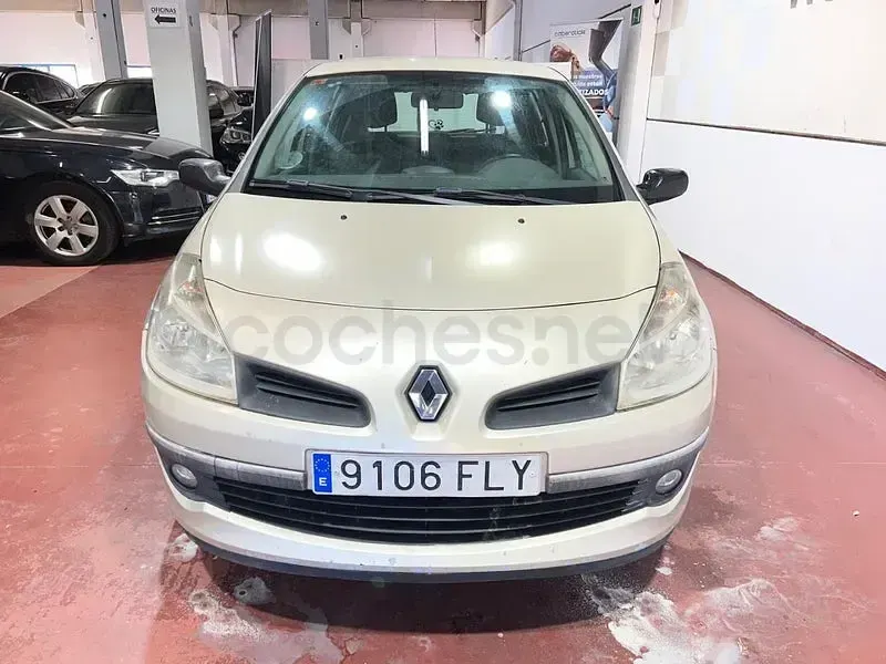 Usado Renault Clio II Authentique 85 CV (62 kW) 2007 Beige Berlina
