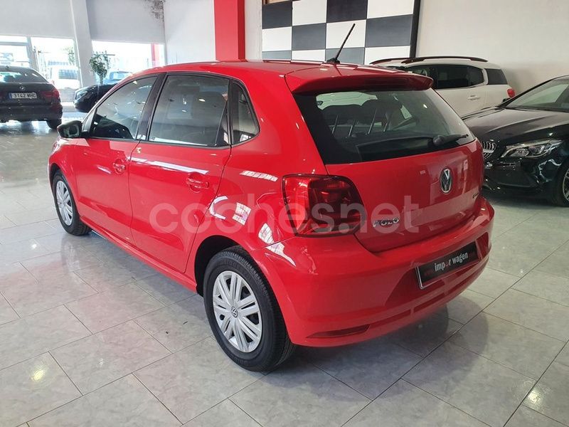 Usado VW Polo Advance 75 CV (55 kW) 2015 Rojo Berlina