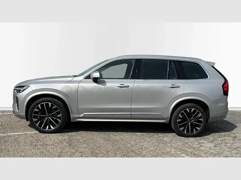 Usado Volvo XC90 Plus 250 CV (183 kW) 2025 Gris / plata SUV