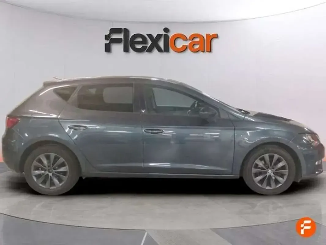 Usado Seat Leon ST Style 131 CV (96 kW) 2020 Azul Familiar