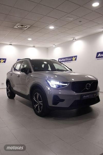 Gris Usado 2023 Volvo XC40 Plus SUV | 29.900 € (Precio justo) - Imagen 1/4