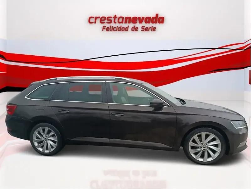 Usado Skoda Superb Style 150 CV (110 kW) 2018 Familiar