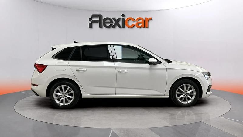 Usado Skoda Scala Style 116 CV (85 kW) 2020 Blanco Utilitario