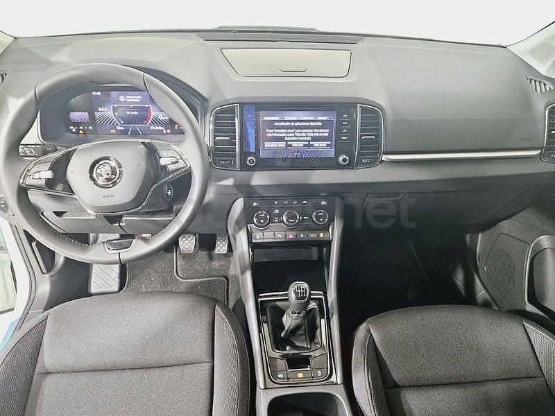 Usado Skoda Karoq Selection 110 CV (80 kW) 2024 Blanco SUV