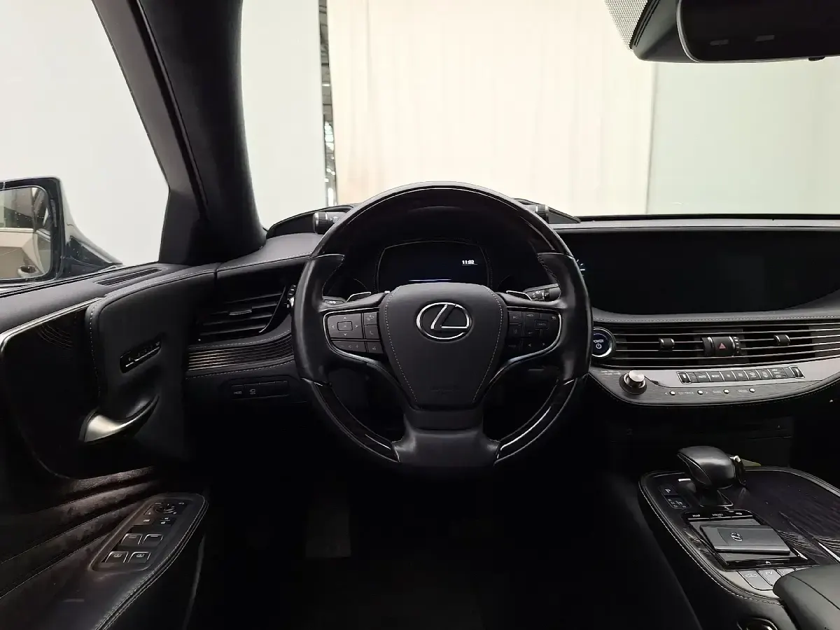 Usado Lexus LS500h Executive Line 363 CV (266 kW) 2018 Gris Berlina