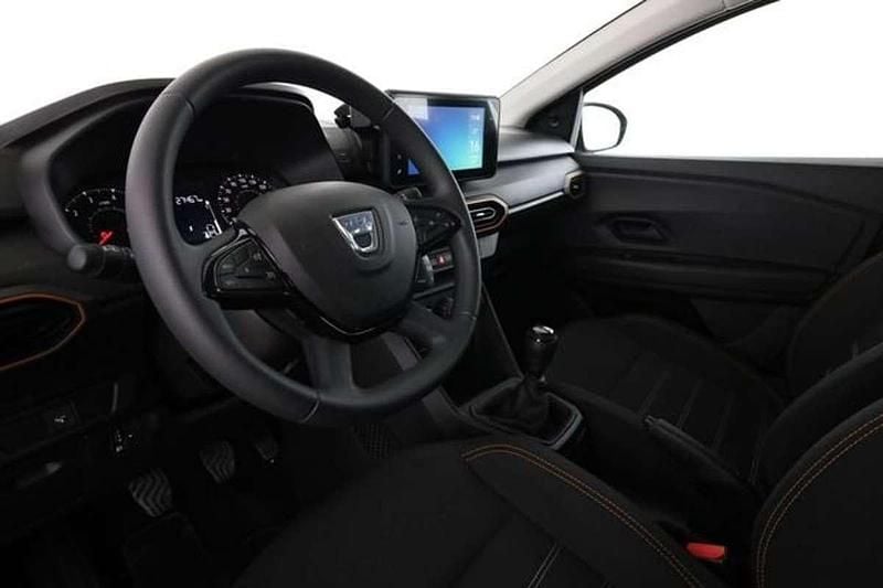 Usado Dacia Sandero Essentiel 91 CV (66 kW) 2022 Gris Utilitario