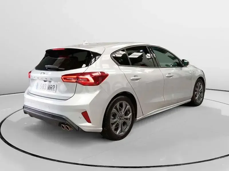 Usado Ford Focus ST-Line 155 CV (114 kW) 2024 Gris Berlina