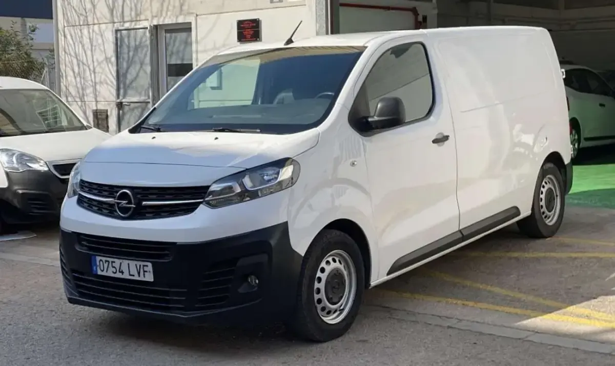 Usado Opel Vivaro 120 HP (88 kW) 2022 Branco Monovolume