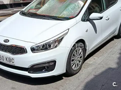 Usado Kia Ceed Plus 100 CV (73 kW) 2017 Blanco Utilitario