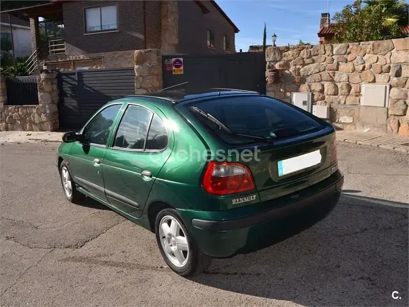 Usado Renault Mégane Authentique 110 CV (80 kW) 2001 Verde Berlina