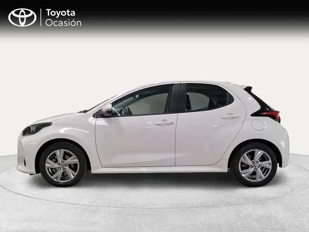 Usado Toyota Yaris Active 116 CV (85 kW) 2025 Blanco Utilitario