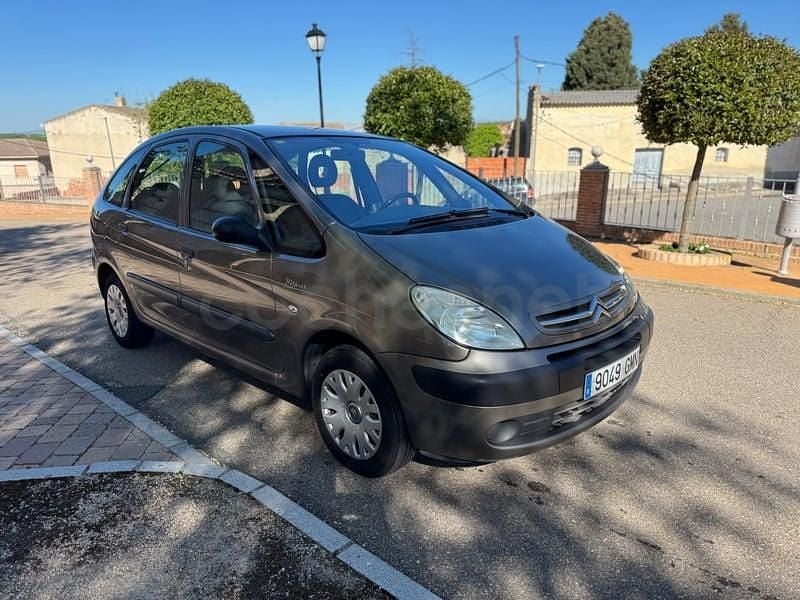 Usado Citroën Xsara Picasso Exclusive 92 CV (67 kW) 2009 Beige Monovolumen
