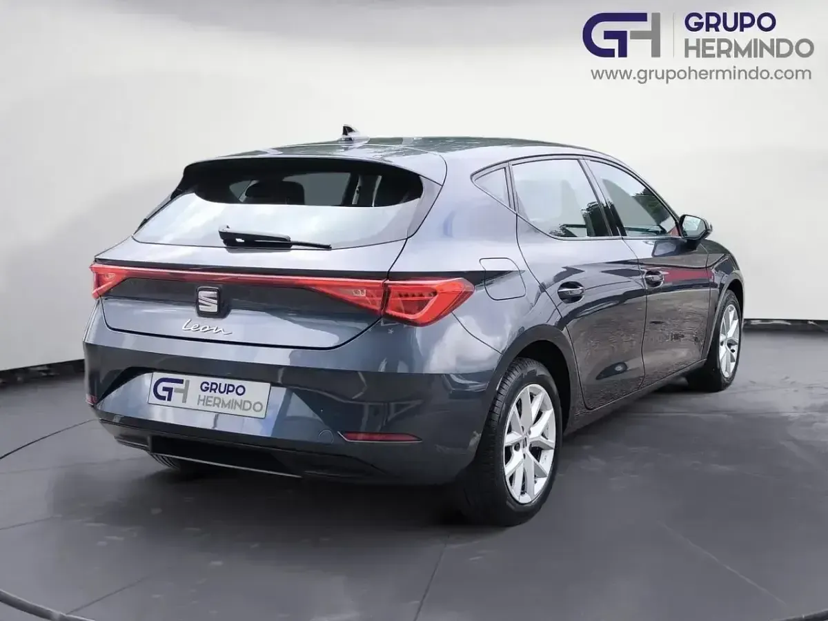 Usado Seat Leon Reference 115 CV (84 kW) 2022 Gris Berlina