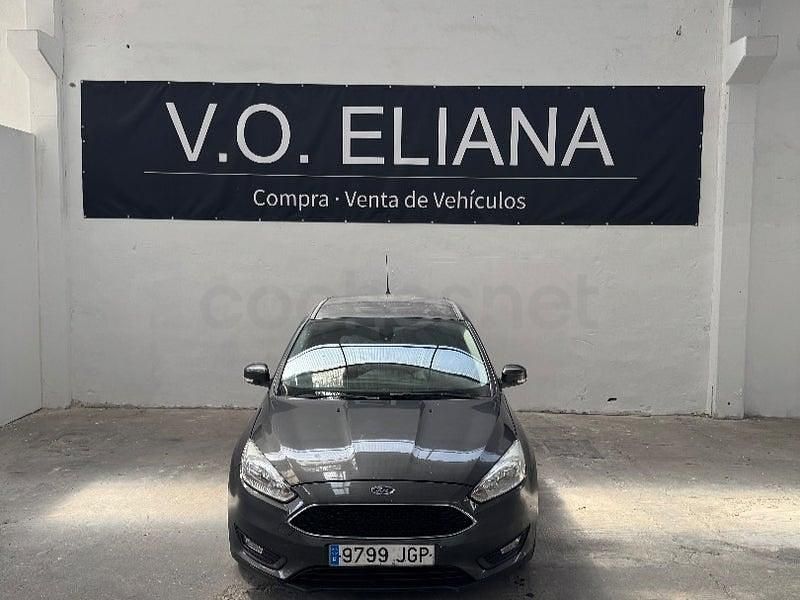 Begagnad Ford Focus Trend 120 HK (88 kW) 2015 Blå Sedan