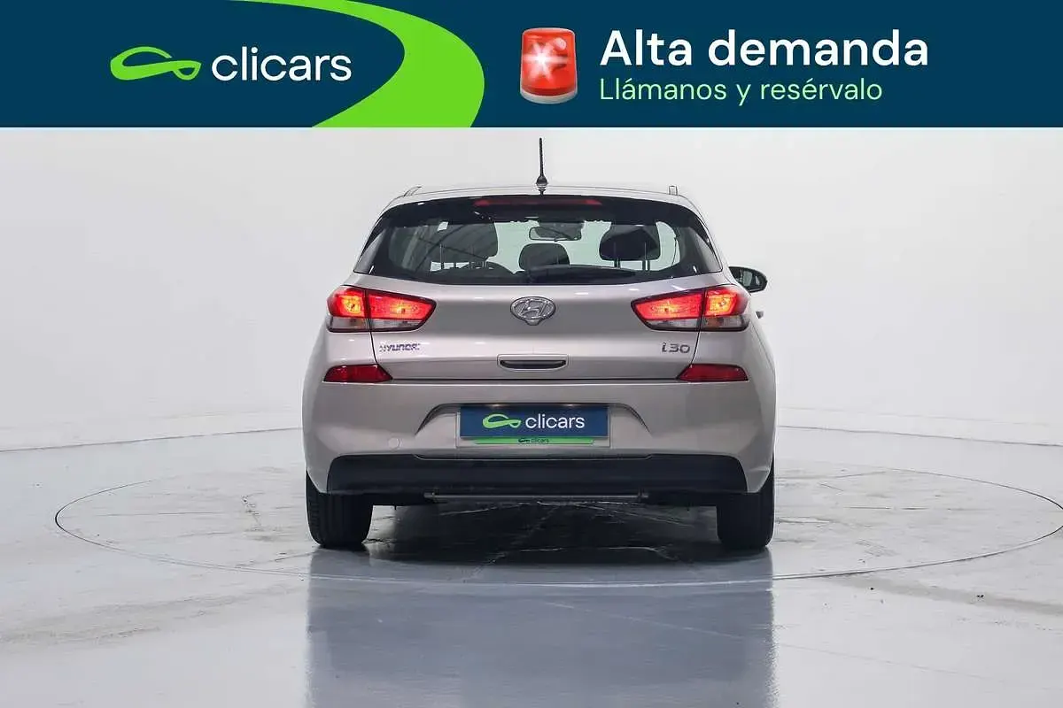 Usado Hyundai i30 GO! 120 CV (88 kW) 2019 Gris Utilitario