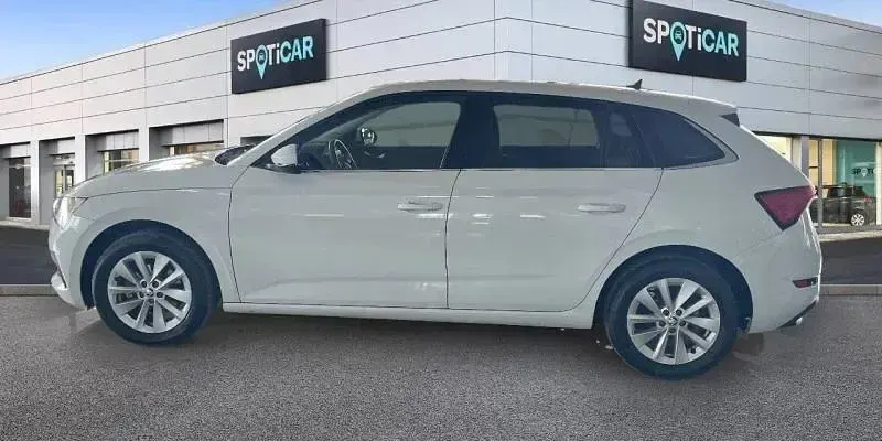 Usado Skoda Scala Selection 116 CV (85 kW) 2024 Blanco Utilitario