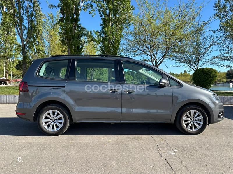 Usado Seat Alhambra Style Plus 150 CV (110 kW) 2017 Gris / plata Monovolumen