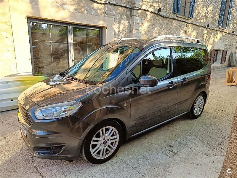 Gris / plata Usado 2015 Ford Tourneo Courier Titanium Monovolumen | 9900 € (Precio justo) - Imagen 1/4