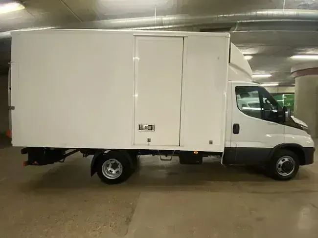 Usado Iveco Daily 160 CV (117 kW) 2023 Blanco Berlina
