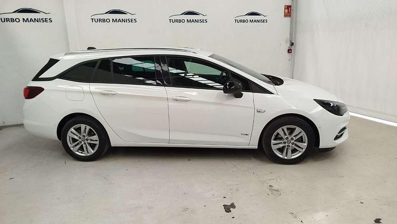 Usado Opel Astra Ultimate 147 CV (108 kW) 2021 Amarillo Familiar