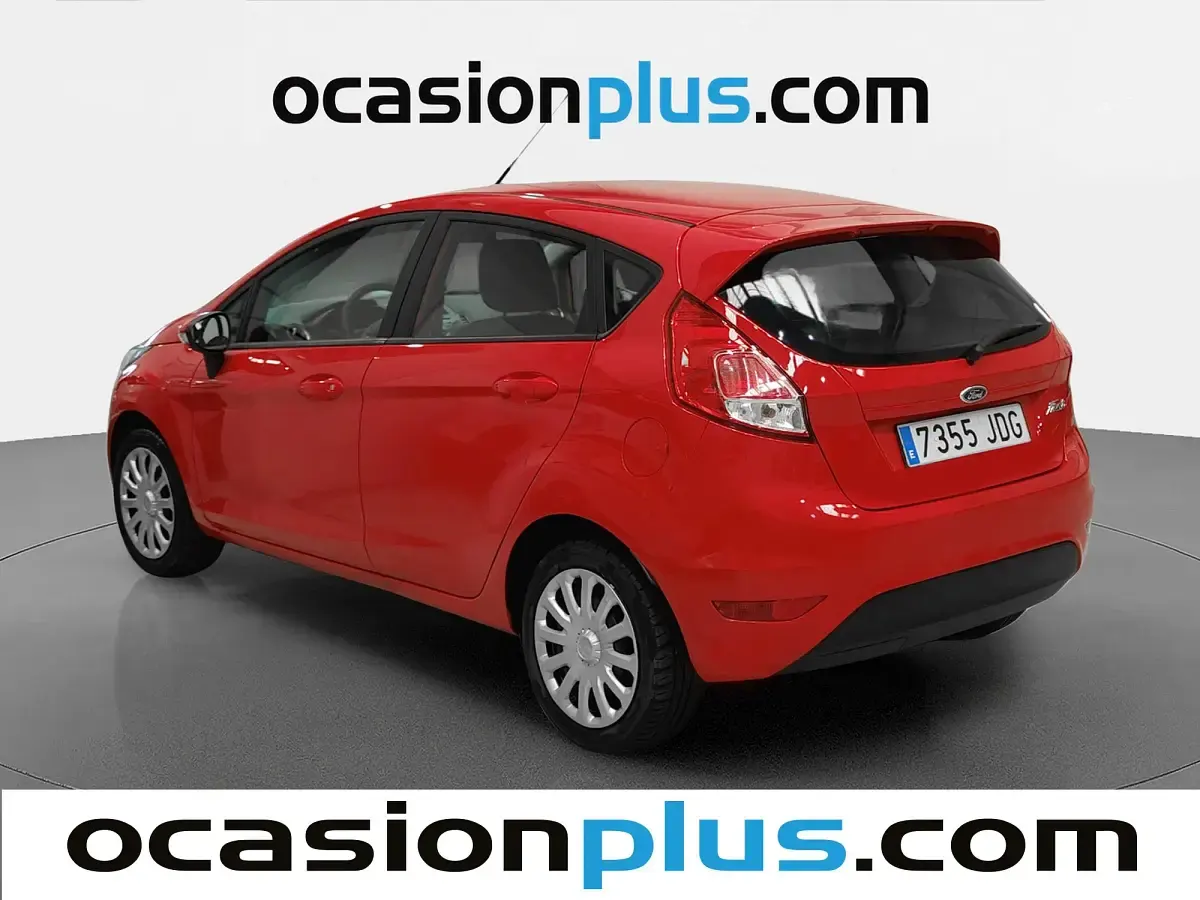 Usado Ford Fiesta Trend 82 CV (60 kW) 2015 Rojo Utilitario