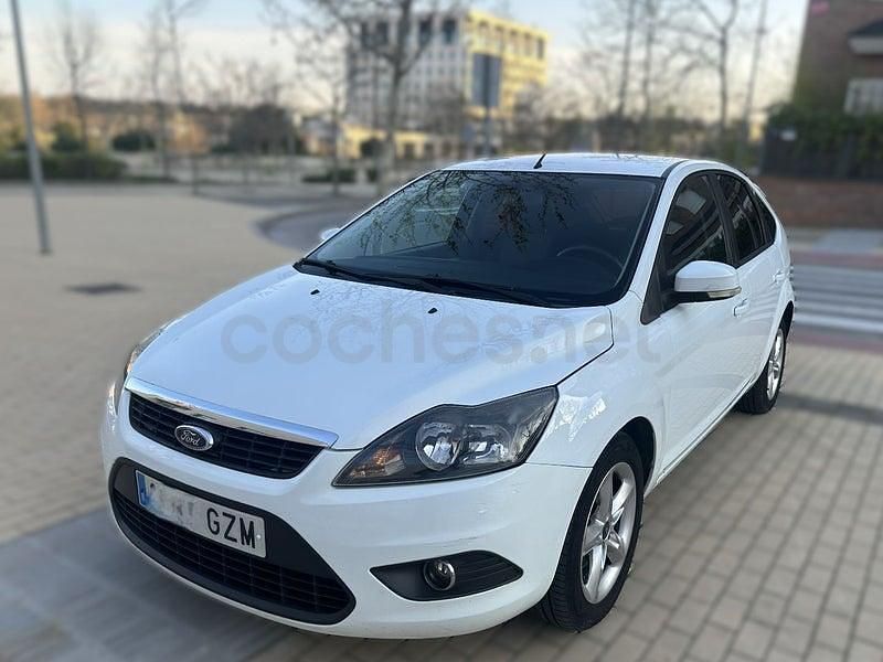 Usado Ford Focus Trend 109 CV (80 kW) 2010 Blanco Berlina