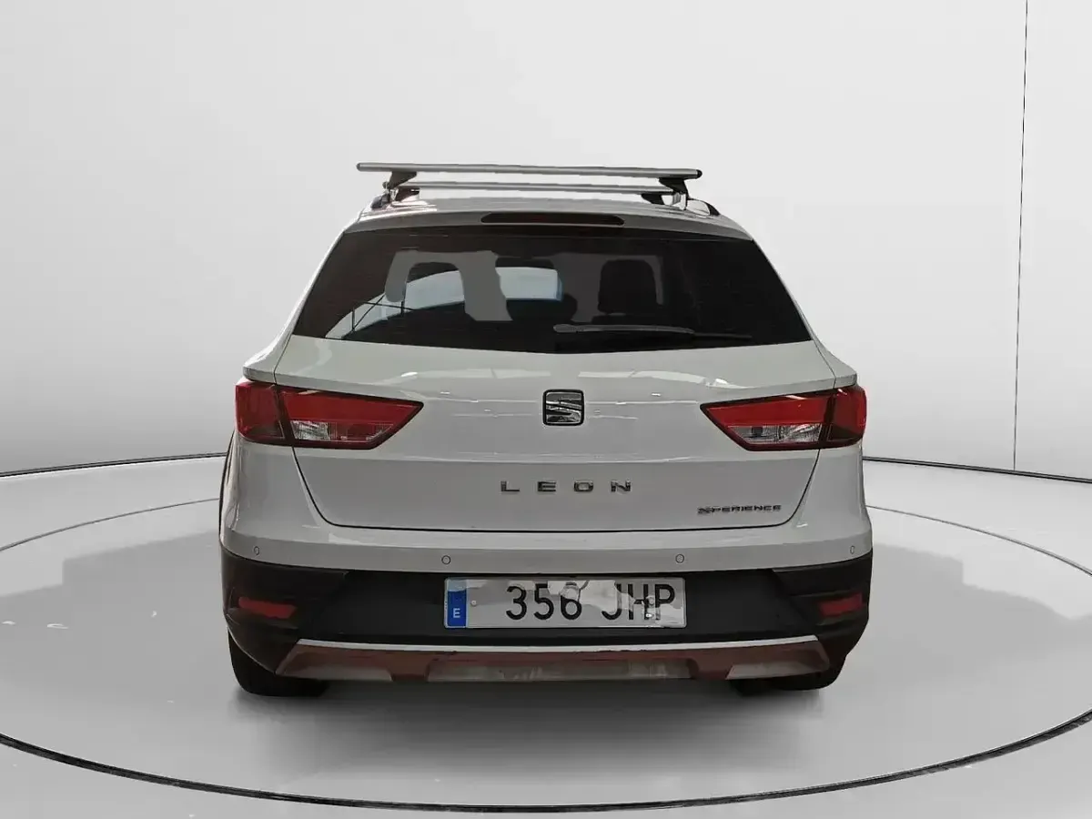 Usado Seat Leon Xperience 125 CV (91 kW) 2015 Blanco Familiar