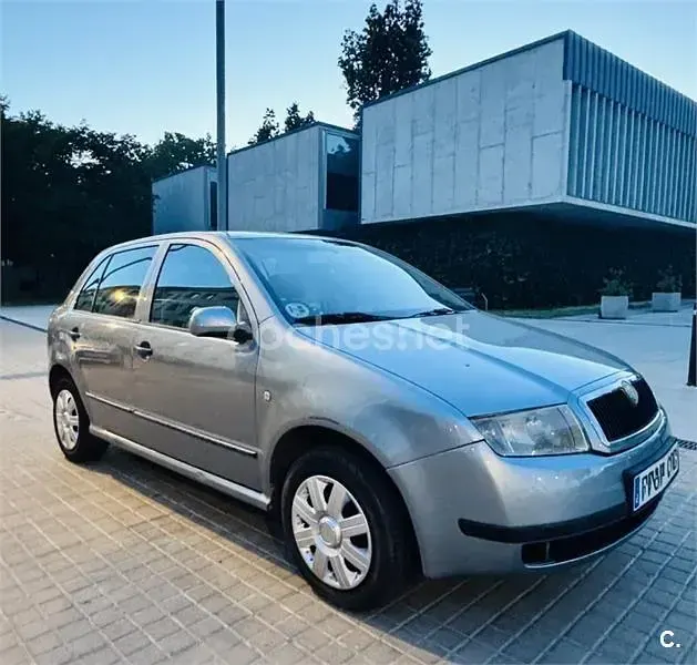 Usado Skoda Fabia Comfort 60 CV (44 kW) 2003 Azul Berlina