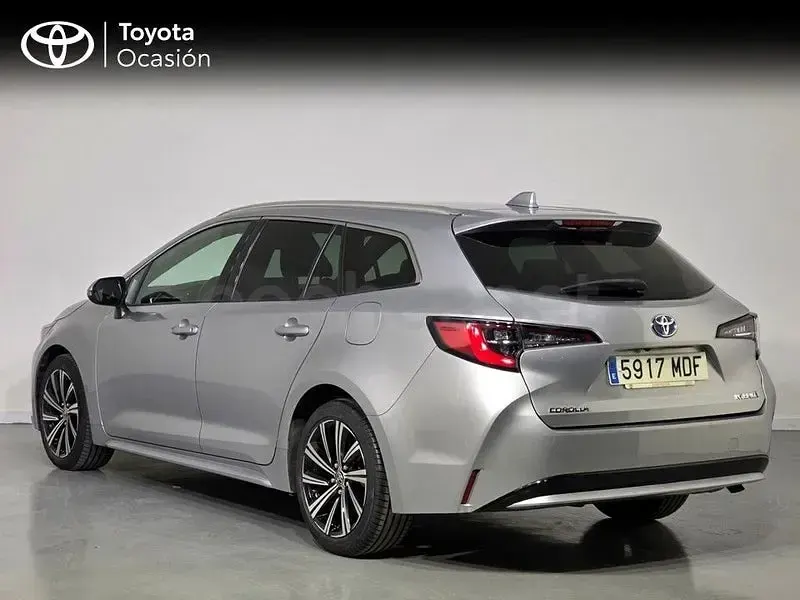Usado Toyota Corolla Sport 122 CV (89 kW) 2022 Gris / plata Familiar