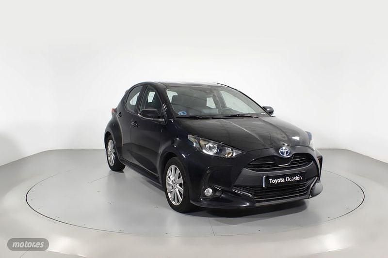 Negro Usado 2022 Toyota Yaris Hybrid Active Berlina | 20.400 € (Precio justo) - Imagen 1/4