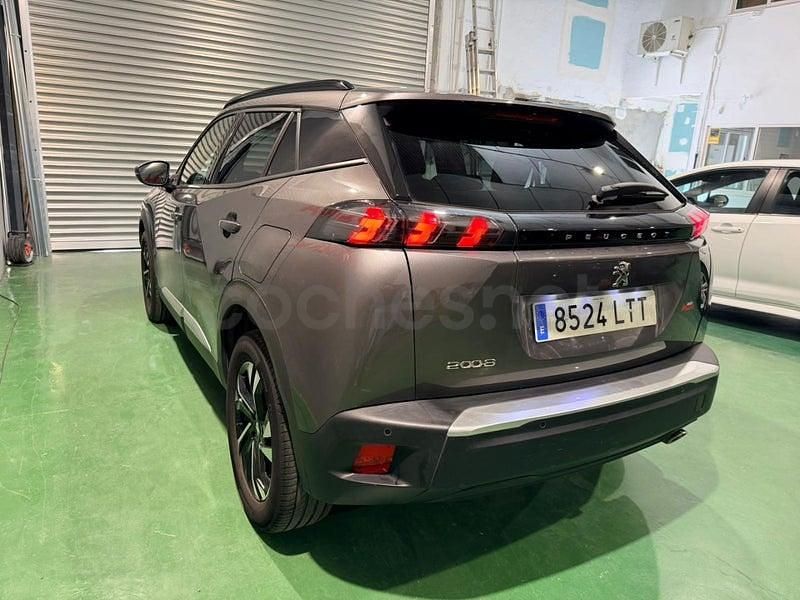 Usado Peugeot 2008 Allure 110 CV (80 kW) 2022 Gris / plata SUV