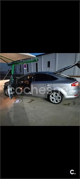 Usado Ford Mondeo Titanium 140 CV (102 kW) 2009 Gris / plata Familiar