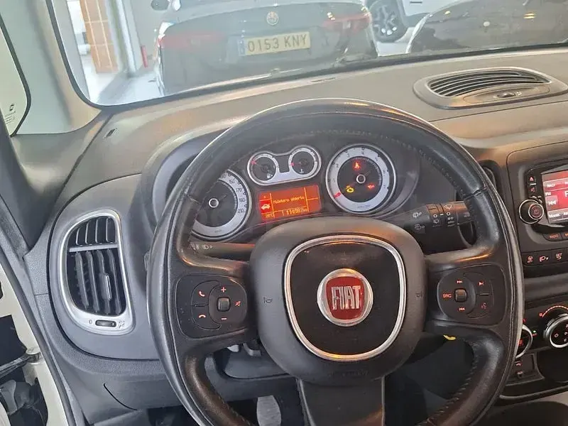 Usado Fiat 500L Lounge 85 CV (62 kW) 2014 Blanco Monovolumen
