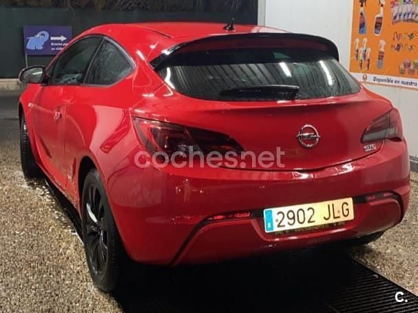 Usado Opel Astra GTC Sportive 136 CV (100 kW) 2015 Rojo Berlina