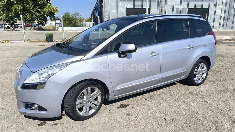 Gris / plata Usado 2010 Peugeot 5008 Sport Monovolumen | 3950 € (Super precio) - Imagen 1/4