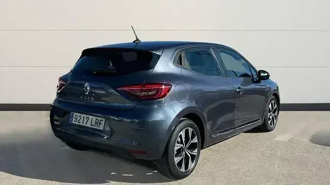 Usado Renault Clio LIMITED 90 CV (66 kW) 2021 Gris Utilitario