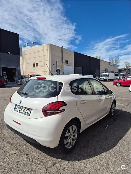 Usado Peugeot 208 82 CV (60 kW) 2019 Blanco Utilitario