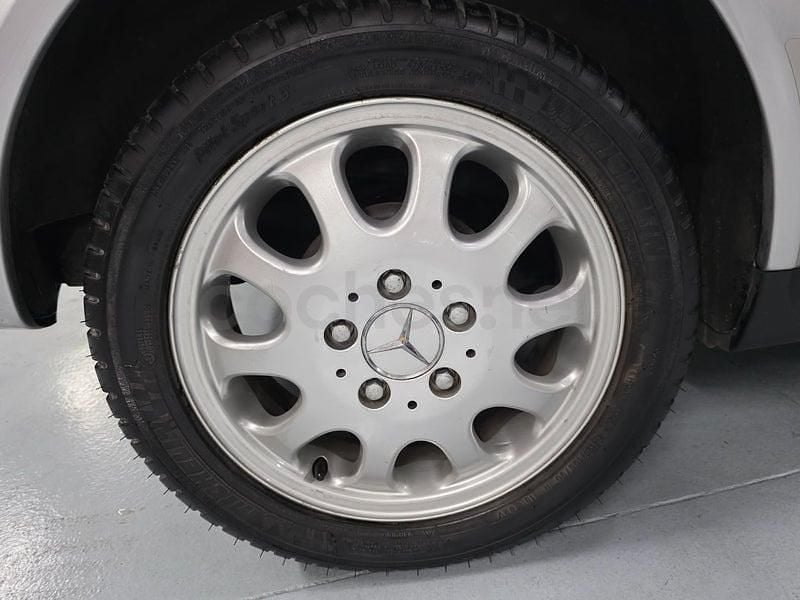 Usado Mercedes A160 Elegance 102 CV (75 kW) 2002 Gris / plata Monovolumen