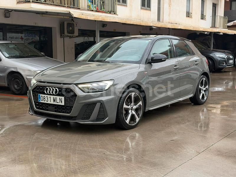 Gris / plata Usado 2023 Audi A1 Sportback S-Line Utilitario | 25.990 € (Precio justo) - Imagen 1/4