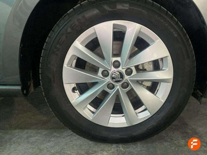 Gris Usado 2023 Skoda Scala Selection Utilitario | 15.490 € (Super precio) - Imagen 1/1