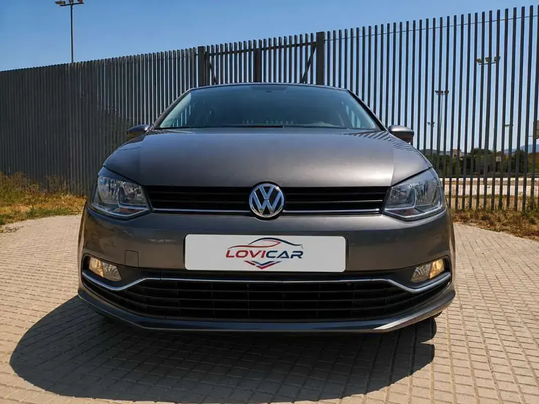 Usado VW Polo Advance 90 CV (66 kW) 2016 Gris Utilitario