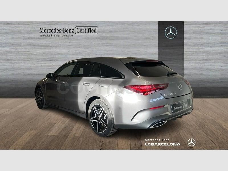 Usado Mercedes CLA250e Shooting Brake AMG line 218 CV (160 kW) 2025 Gris montaña Familiar