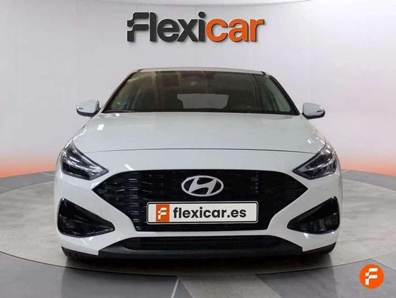 Usado Hyundai i30 120 CV (88 kW) 2024 Blanco Berlina