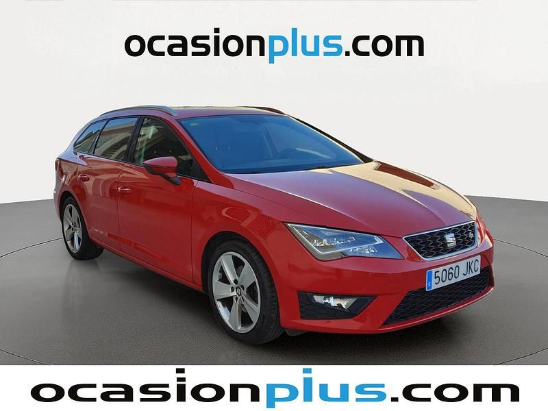 Usado Seat Leon FR 150 CV (110 kW) 2015 Rojo Utilitario
