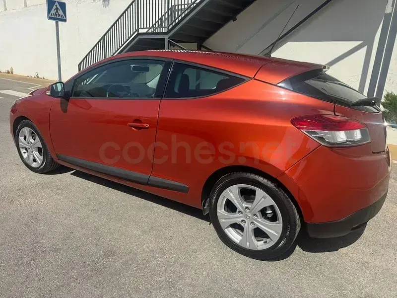 Usado Renault Mégane Dynamique 180 CV (132 kW) 2009 Naranja Berlina
