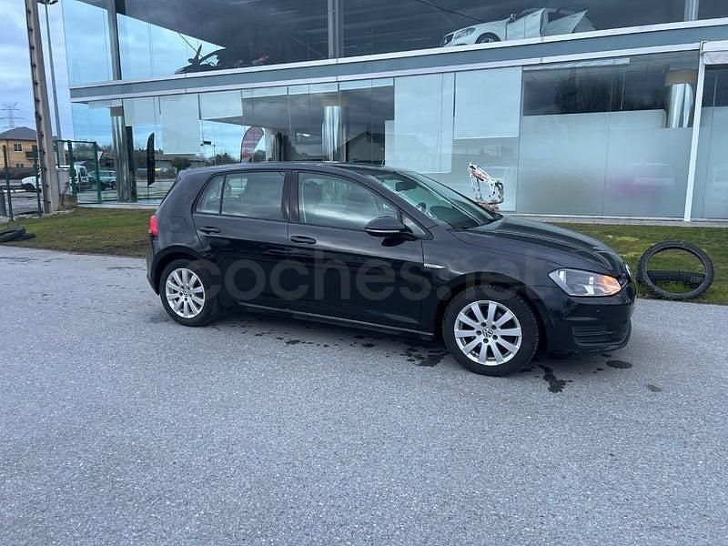 Usado VW Golf VII Advance 105 CV (77 kW) 2015 Gris / plata Berlina