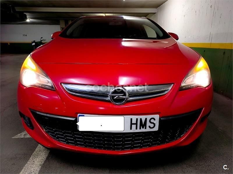 Rojo Usado 2013 Opel Astra GTC Sportive Berlina | 6999 € (Buen precio) - Imagen 1/4