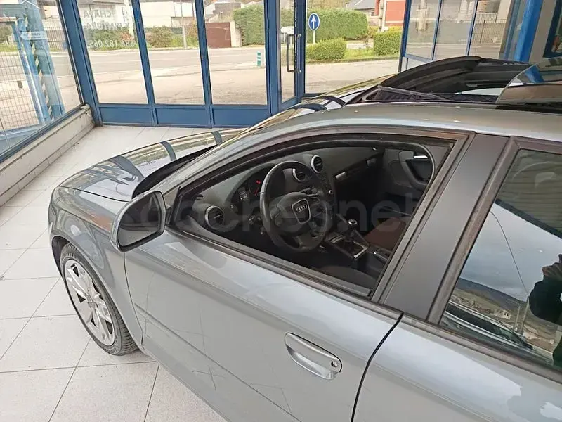 Usado Audi A3 Attraction 125 CV (91 kW) 2012 Gris / plata Utilitario